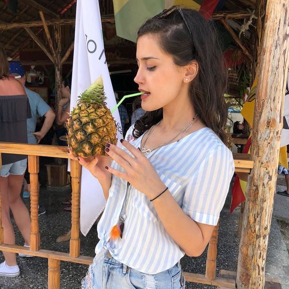 Meet your Posher, Armita - Picture 1 of 1